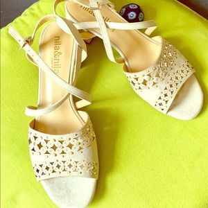 Nila & Nila beige/cream sandal; medium block heels